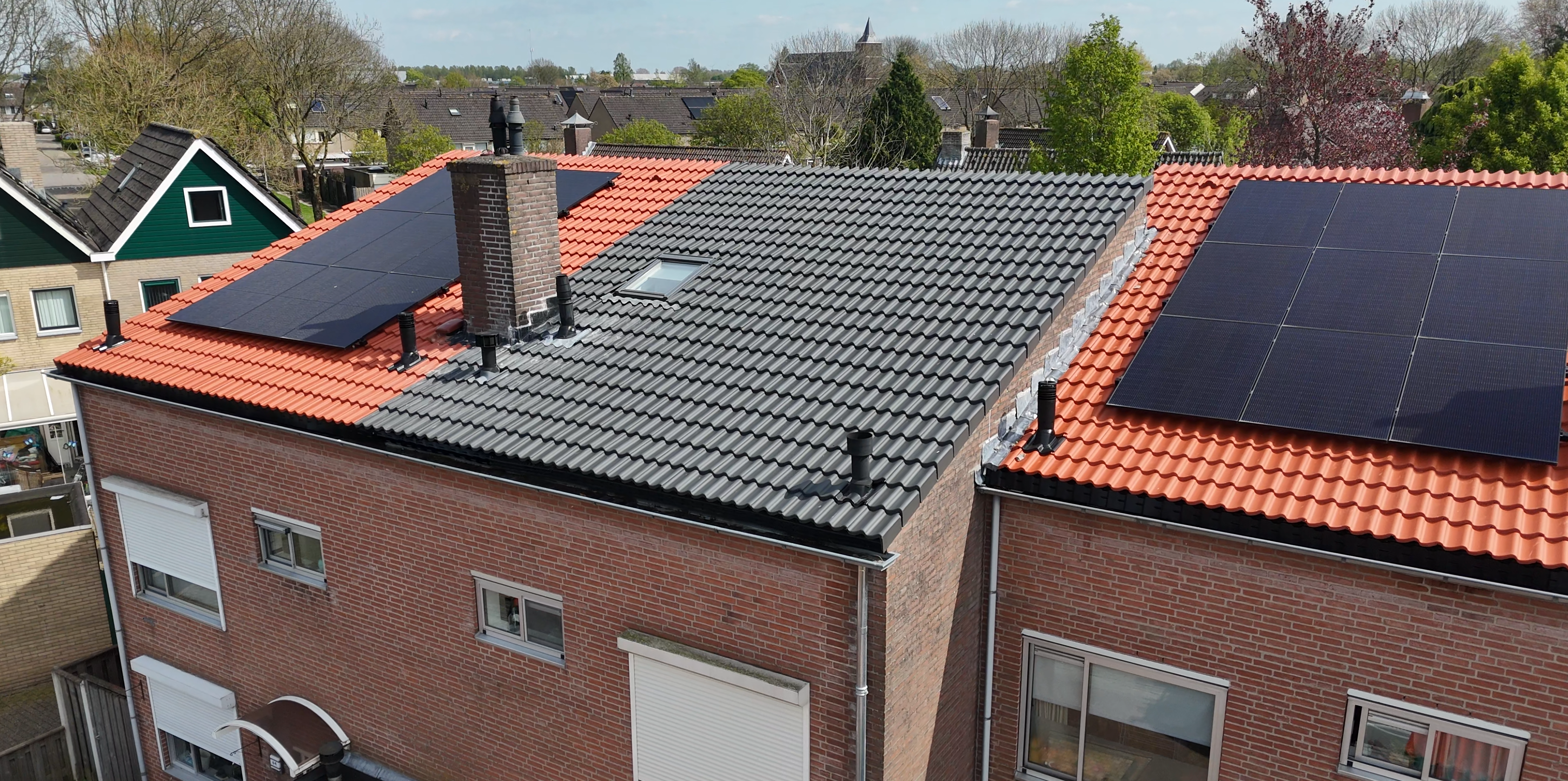 Dakrenovatie bij 3 huizen in Leerdam